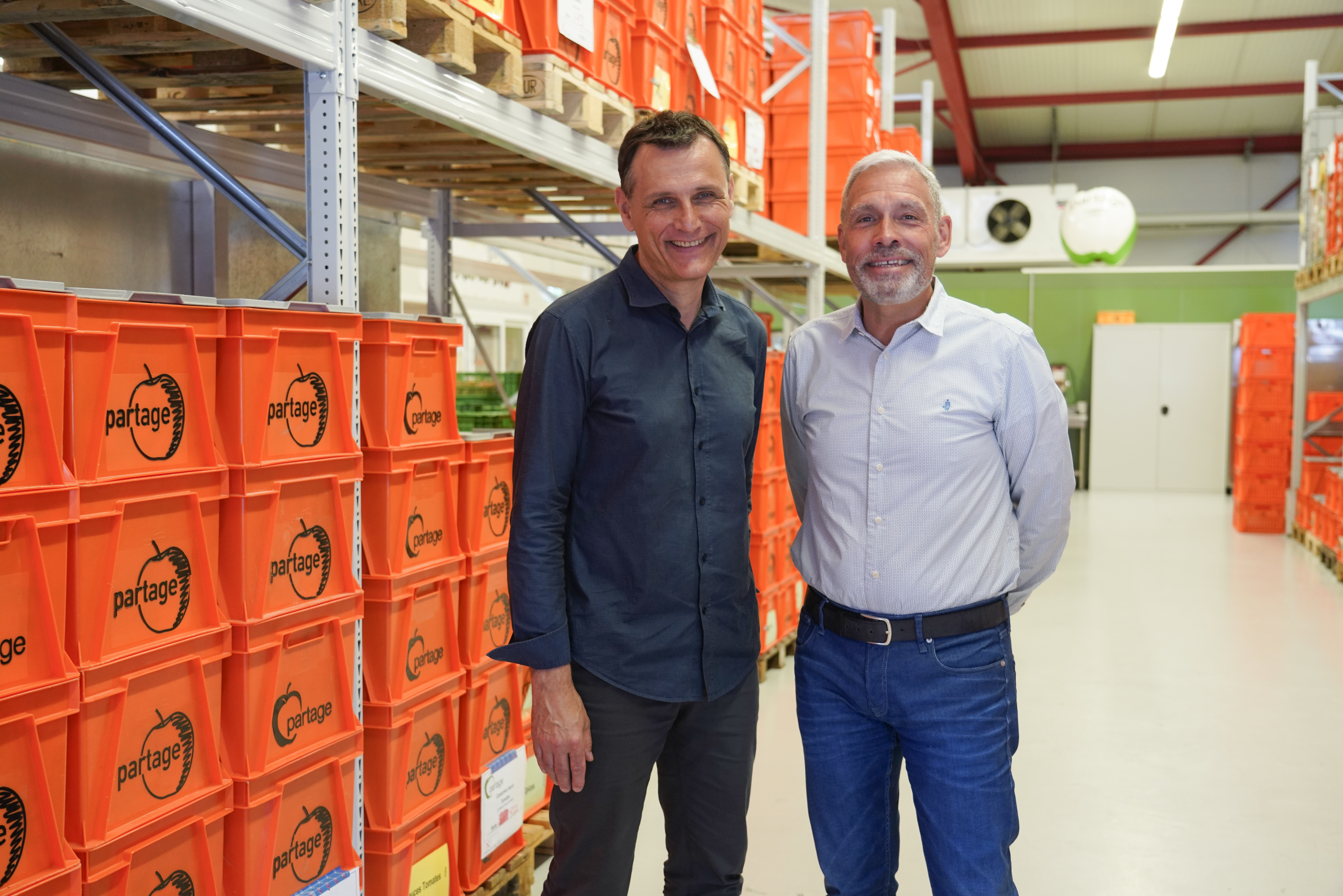 Geneve, le 20 avril 2018. Charles Beer, nouveau president Association Partage. Partage, la banque alimentaire genevoise avec Marc Nobs, directeur Partage. Photos: Christian Bonzon